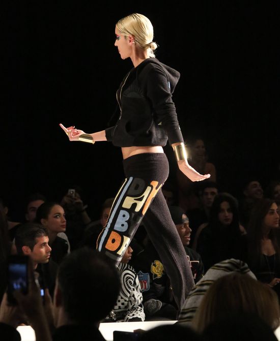 Modelka pokazała Kylie Jenner środkowy palec (FOTO)