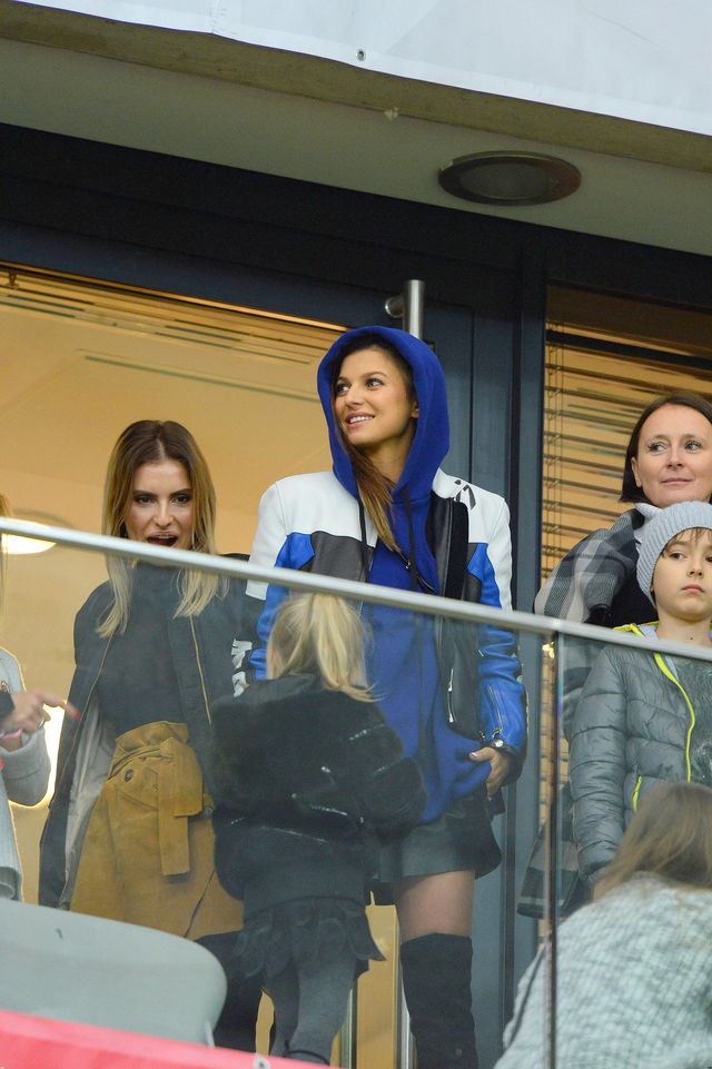 WOW! Seksowna stylizacja Anny Lewandowskiej na meczu z Czarnogórą (ZDJĘCIA)