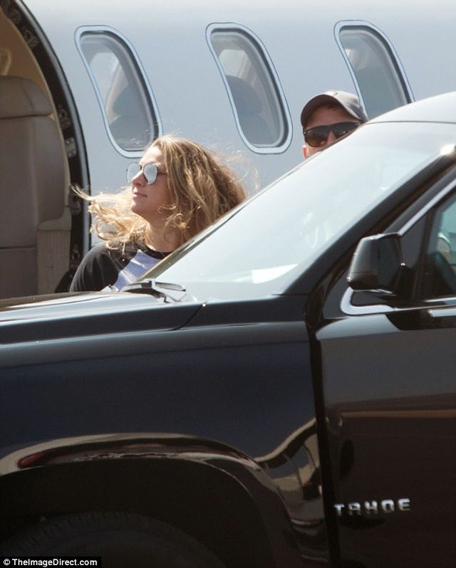 Chris Pratt widziany z kobietą! Chris Pratt widziany z kobietą!