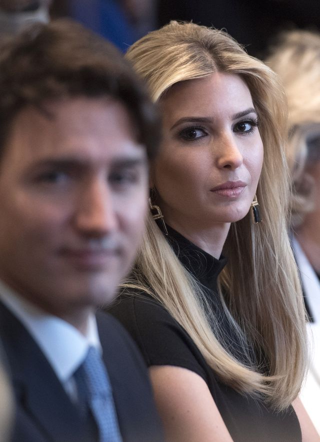 Seksowny premier Kanady złożył kobietom życzenia, te piszą, by je adoptował Seksowny premier Kanady złożył kobietom życzenia, te piszą, by je adoptował