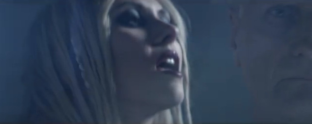 Morze nagich ciał w nowym teledysku zespołu Taylor Momsen Morze nagich ciał w nowym teledysku zespołu Taylor Momsen