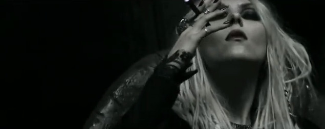 Morze nagich ciał w nowym teledysku zespołu Taylor Momsen Morze nagich ciał w nowym teledysku zespołu Taylor Momsen