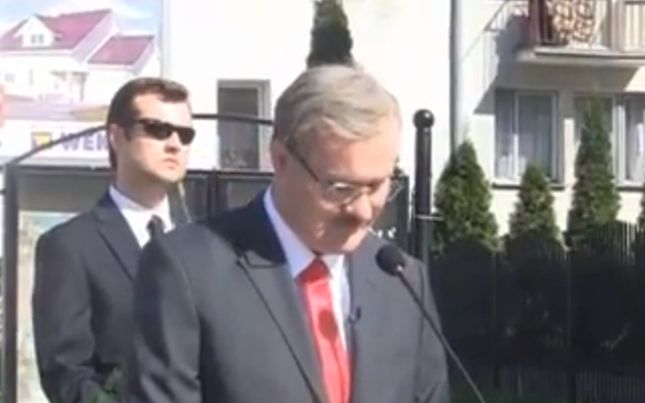 Prezydent odsłonił popiersie Dody!