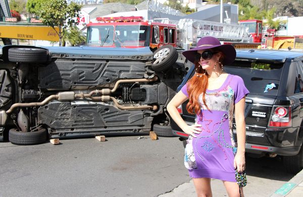 Phoebe Price lansowała się na tle wypadku (FOTO)