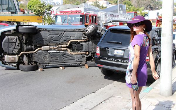 Phoebe Price lansowała się na tle wypadku (FOTO)