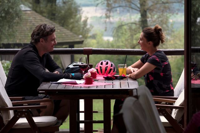 Przyjaciółki 10 sezon: Cały bank już plotkuje o ciąży Zuzy! (ZDJĘCIA+VIDEO) Przyjaciółki 10 sezon: Cały bank już plotkuje o ciąży Zuzy! (ZDJĘCIA+VIDEO)