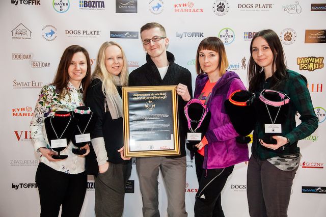 Twój pupil będzie miał wyjątkową obrożę, a Ty zrobisz coś dobrego (ZDJĘCIA)