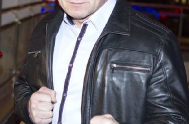 Pudzianowski grozi imigrantom kijem baseballowym!