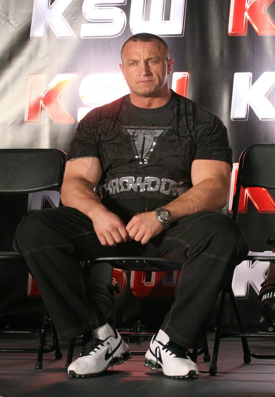 Pudzianowski grozi imigrantom kijem baseballowym!