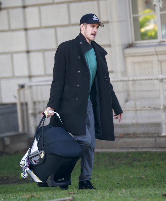 Rachel Bilson przyłapana po raz pierwszy od czasu porodu Rachel Bilson przyłapana po raz pierwszy od czasu porodu