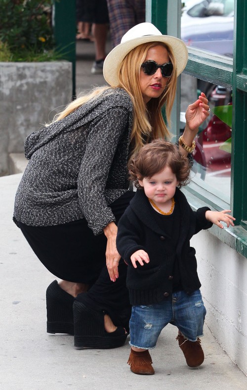 Rachel Zoe musi biegać za synkiem w szpilkach (FOTO)