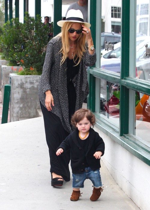 Rachel Zoe musi biegać za synkiem w szpilkach (FOTO)