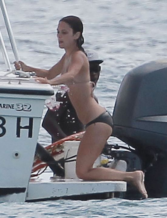 Do kogo należy to seksowne ciało?