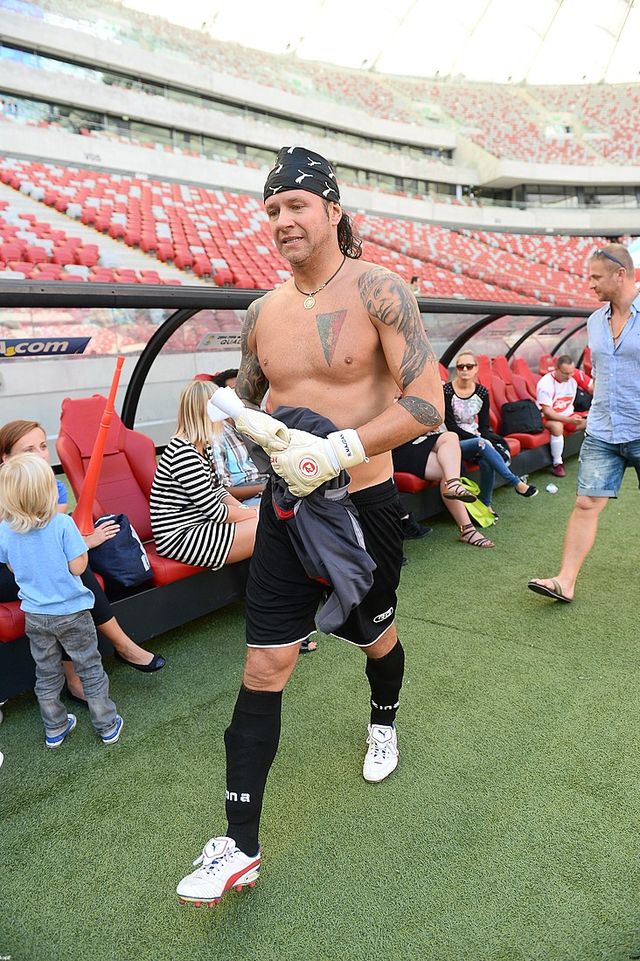 Radek Majdan nie umie sobie wyprasować koszuli! (FOTO)