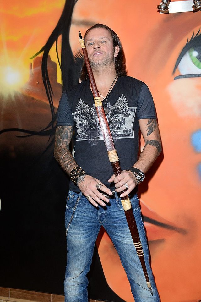 Radek Majdan nie umie sobie wyprasować koszuli! (FOTO)