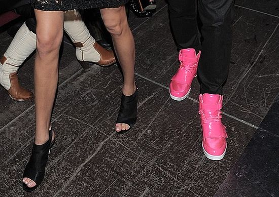 Ładne buciki - pasują do eleganckiej marynarki? (FOTO) Ładne buciki - pasują do eleganckiej marynarki? (FOTO)