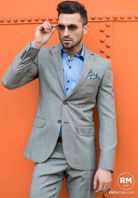 Rafał Maślak bez koszuli i pod krawatem (FOTO) Rafał Maślak bez koszuli i pod krawatem (FOTO)