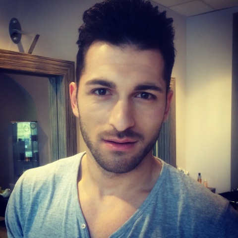 Rafał Maślak bez koszuli i pod krawatem (FOTO) Rafał Maślak bez koszuli i pod krawatem (FOTO)