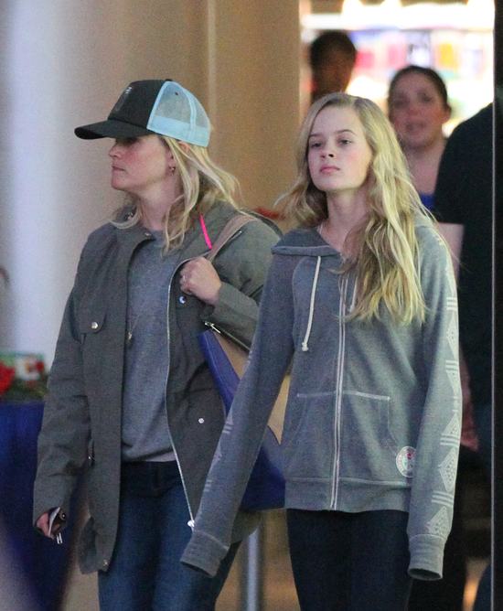 Ava Philippe (córka Witherspoon) na celowniku paparazzi