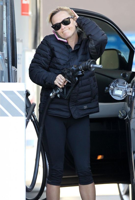 Reese Witherspoon zaliczyła wpadkę na stacji benzynowej FOTO