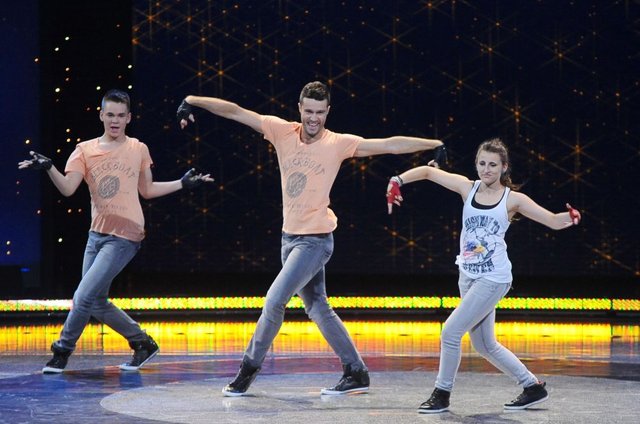 Pamiętacie nauczyciel polskiego tańczącego wacking? (FOTO) Pamiętacie nauczyciel polskiego tańczącego wacking? (FOTO)