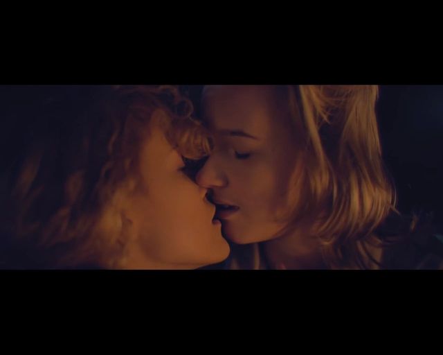 Całujące się harcerki kłują w oczy ZHP [VIDEO]