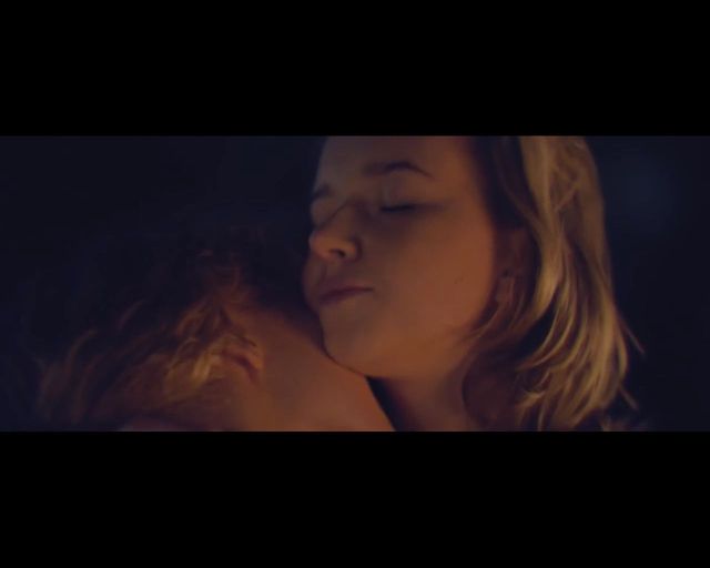 Całujące się harcerki kłują w oczy ZHP [VIDEO]