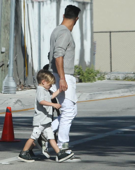Ricky Martin przyłapany z synami (FOTO)