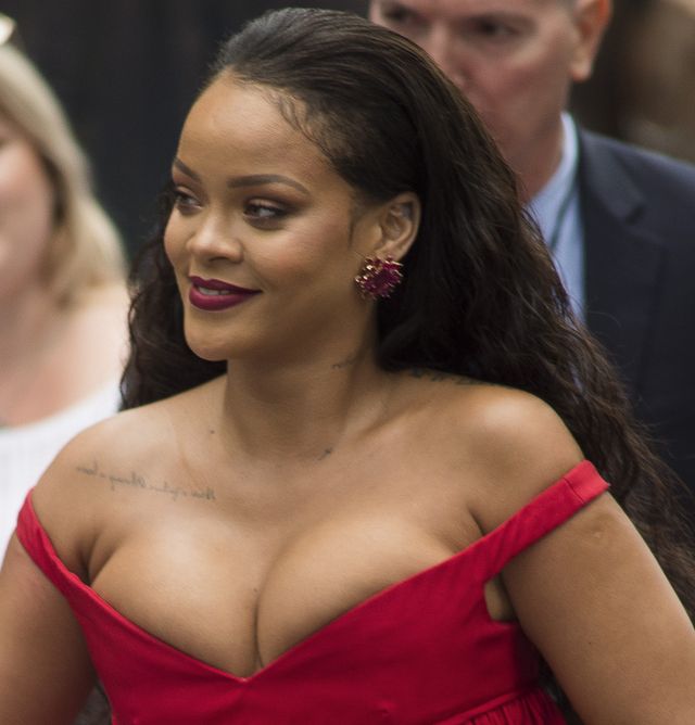 O TEJ SUKNI RIHANNY mówią dziś wszyscy! (ZDJĘCIA)