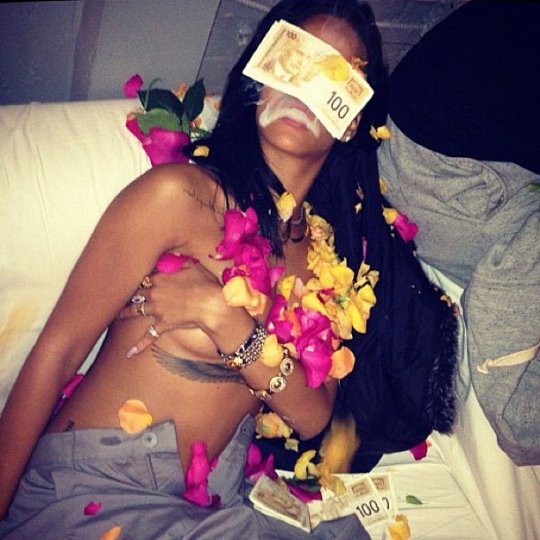 Rihanna przesadza z imprezowaniem? (FOTO) Rihanna przesadza z imprezowaniem? (FOTO)