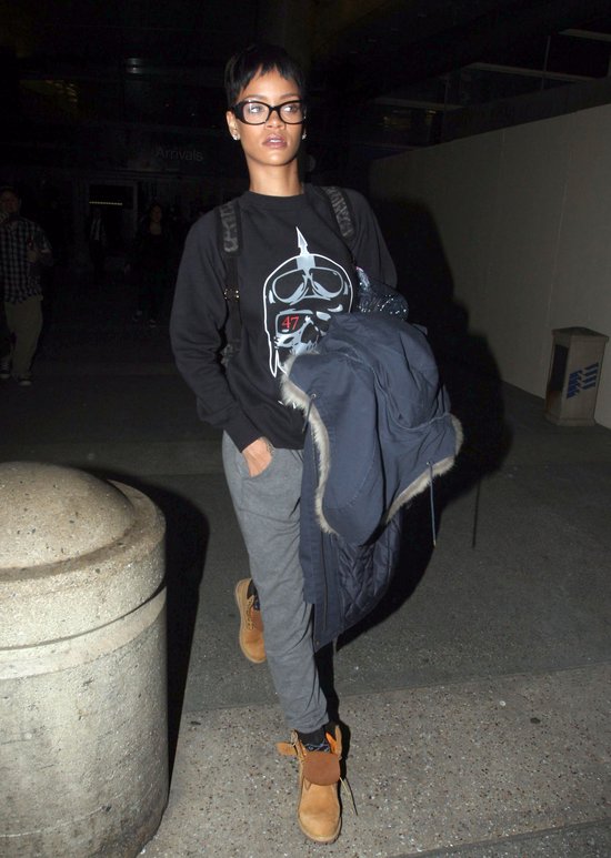 Jak przeciętna dziewczyna - w okularach, z plecakiem (FOTO)