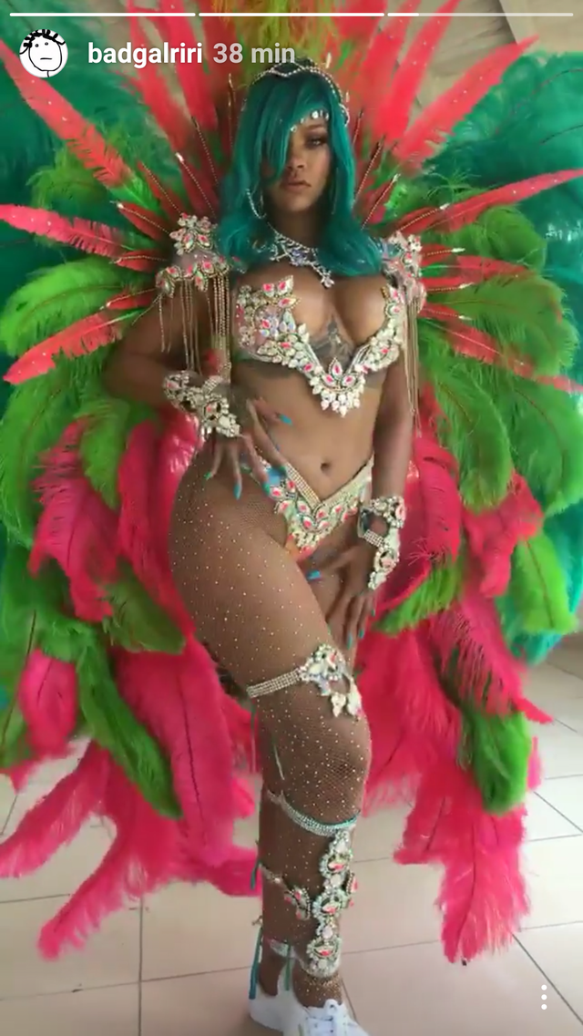 WOW! Rihanna W BIKINI - kto jeszcze powie, że jest za gruba?