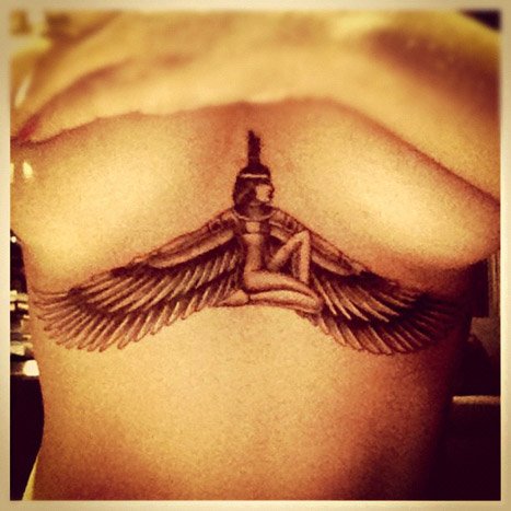 Wielki tatuaż Rihanny (FOTO)