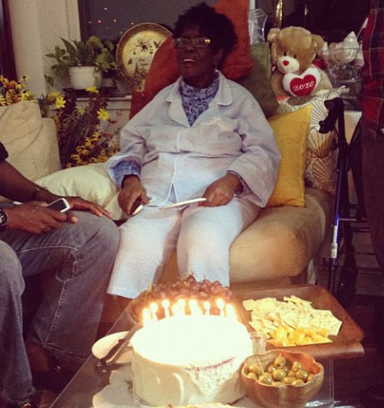 Gdzie Rihanna idzie taka wystrojona? (FOTO)