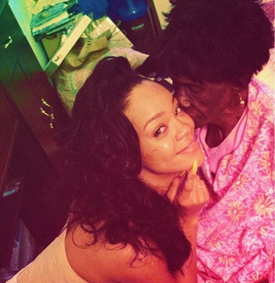 Gdzie Rihanna idzie taka wystrojona? (FOTO)