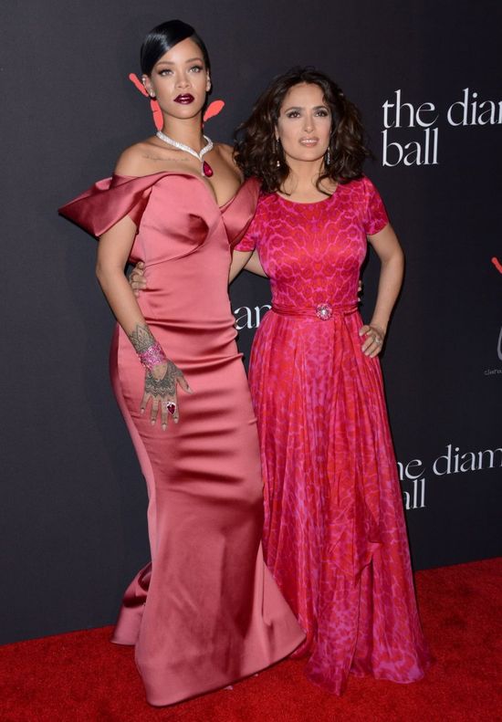 Rihanna zorganizowała imprezę charytatywną! (FOTO) Rihanna zorganizowała imprezę charytatywną! (FOTO)