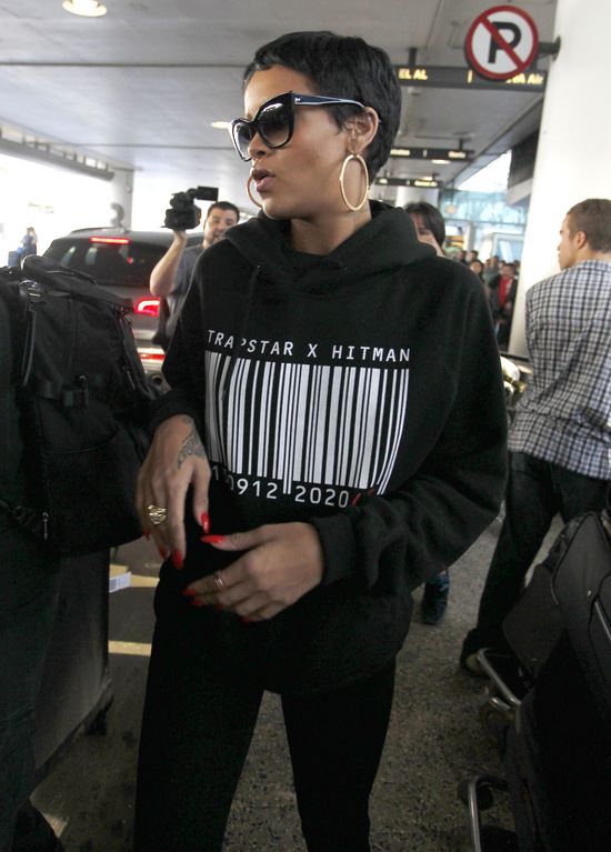 Rihanna na chwilę rezygnuje z bycia sexy (FOTO) Rihanna na chwilę rezygnuje z bycia sexy (FOTO)