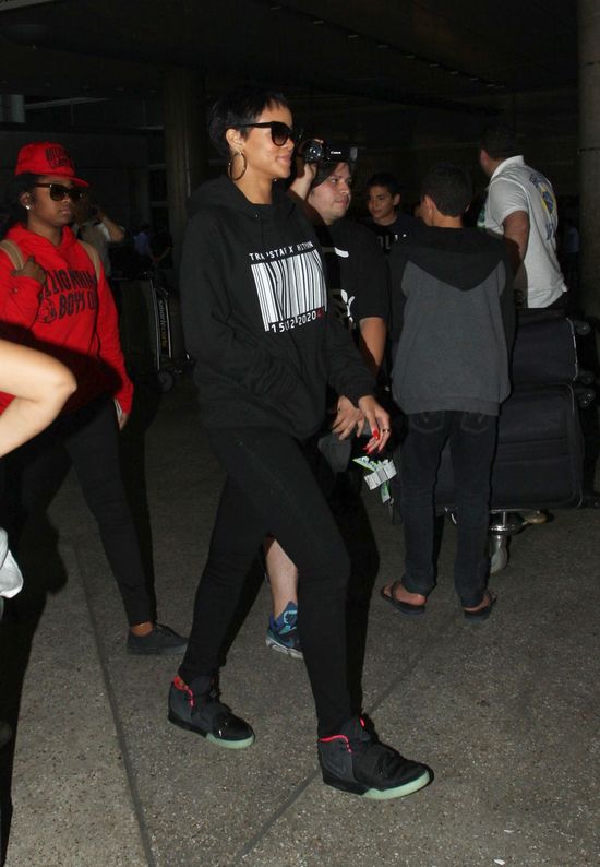 Rihanna na chwilę rezygnuje z bycia sexy (FOTO) Rihanna na chwilę rezygnuje z bycia sexy (FOTO)