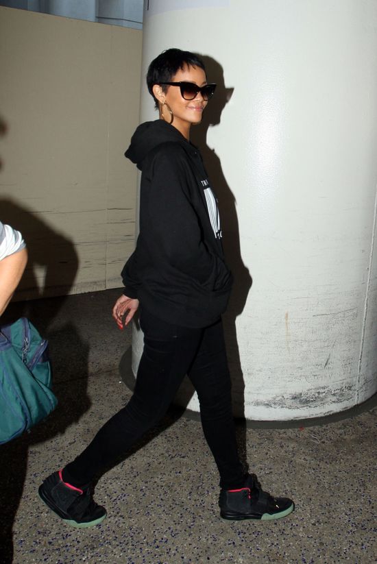 Rihanna na chwilę rezygnuje z bycia sexy (FOTO) Rihanna na chwilę rezygnuje z bycia sexy (FOTO)