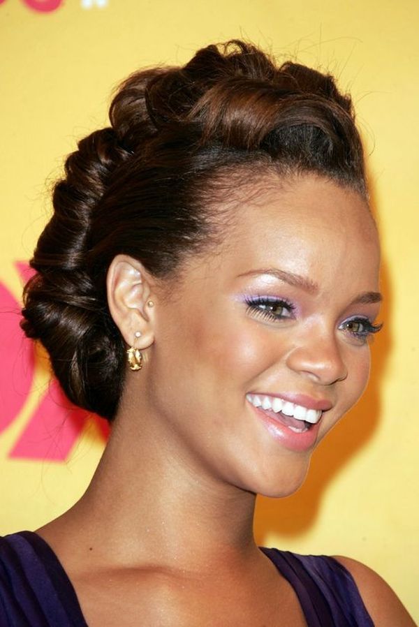 Rihanna kończy 30 lat - zobaczcie, jak się zmieniała! (ZDJĘCIA) Rihanna kończy 30 lat - zobaczcie, jak się zmieniała! (ZDJĘCIA)