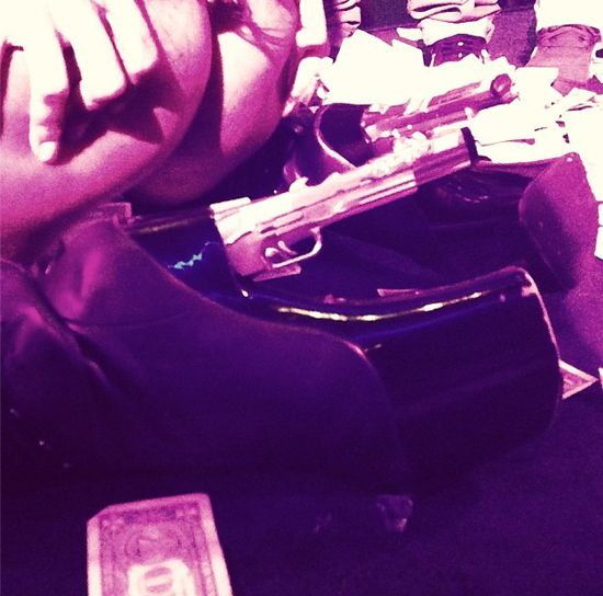 Rihanna pokazuje przekłutego sutka (FOTO) Rihanna pokazuje przekłutego sutka (FOTO)