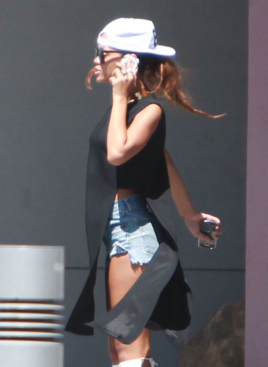 Dziwnie ubrana Rihanna (FOTO) Dziwnie ubrana Rihanna (FOTO)