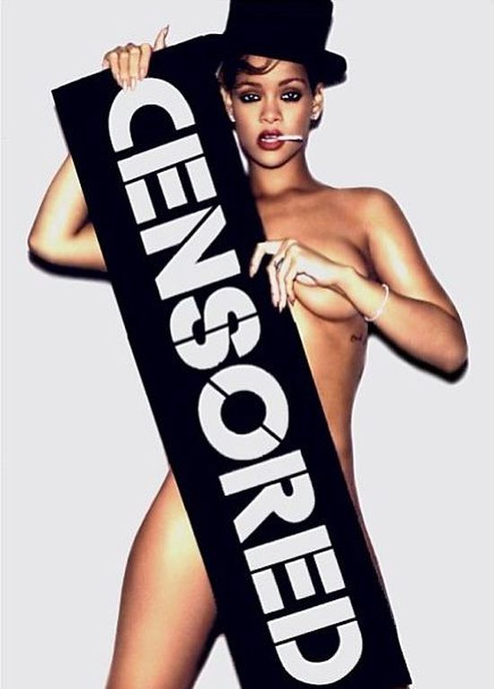 Rihanna pozuje topless (FOTO)