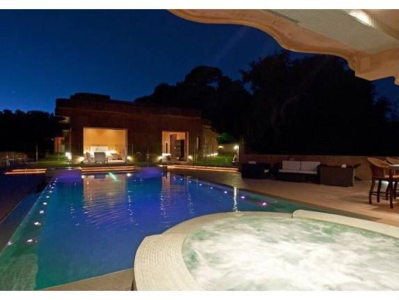 Rihanna wynajmuje swoją wille w LA (FOTO)