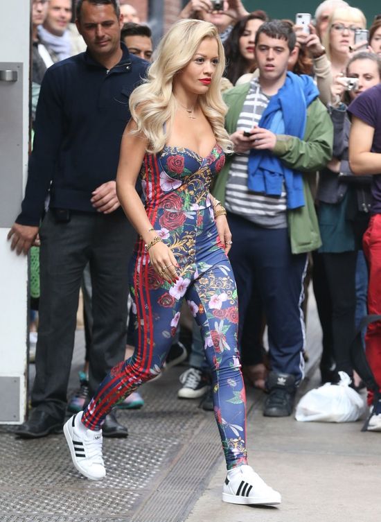 Tak krótkich włosów Rita Ora dawno nie miała (FOTO) Tak krótkich włosów Rita Ora dawno nie miała (FOTO)