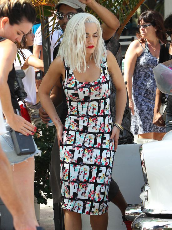 Rita Ora po sesji zdjęciowej trafiła do szpitala! (FOTO)