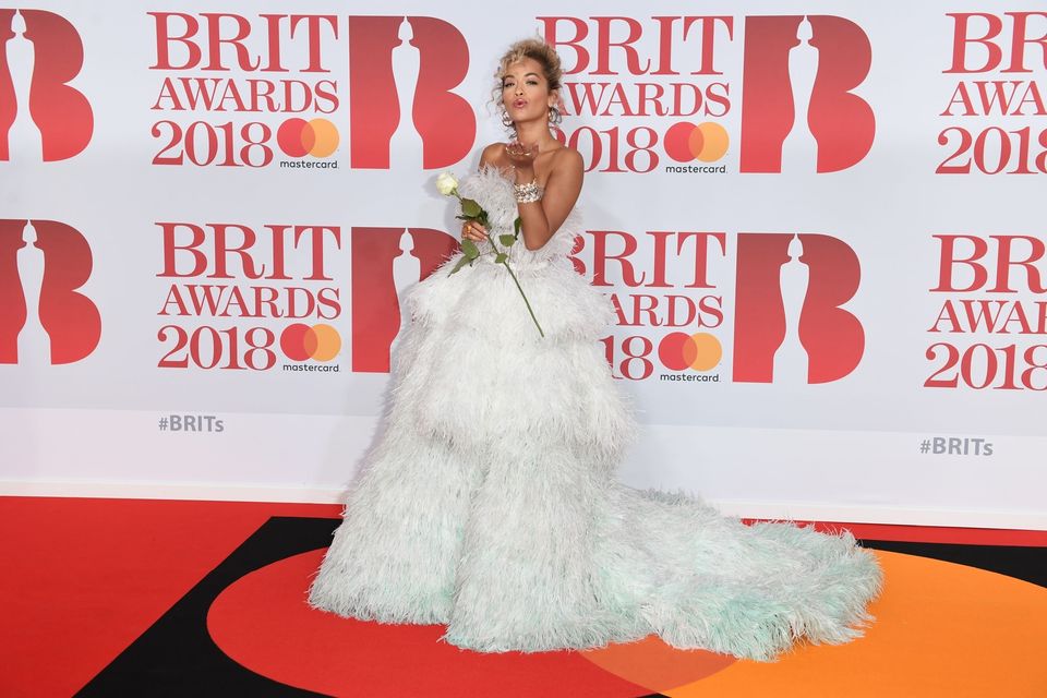 Rihanna ZGRZYTA ZĘBAMI z zazdrości na widok Rity Ory z Brit Awards (ZDJĘCIA)