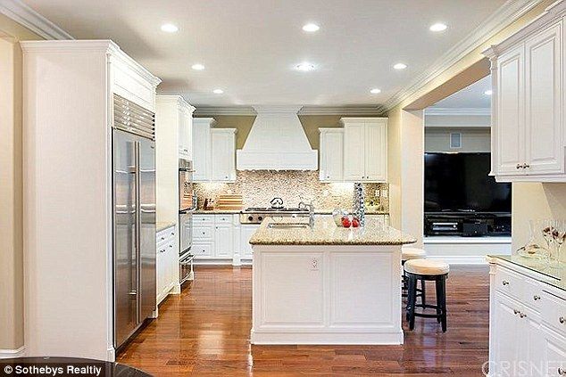 Rob Kardashian dostał od mamy dom warty 2,5 mln$! (FOTO) Rob Kardashian dostał od mamy dom warty 2,5 mln$! (FOTO)