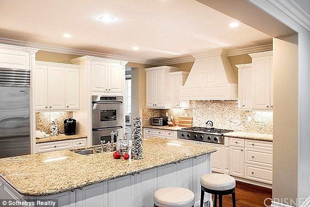 Rob Kardashian dostał od mamy dom warty 2,5 mln$! (FOTO) Rob Kardashian dostał od mamy dom warty 2,5 mln$! (FOTO)