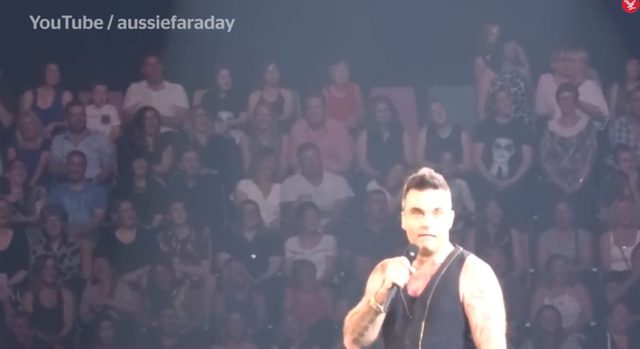 Robbie Williams zrobił tę głupią minę, ponieważ... [VIDEO]